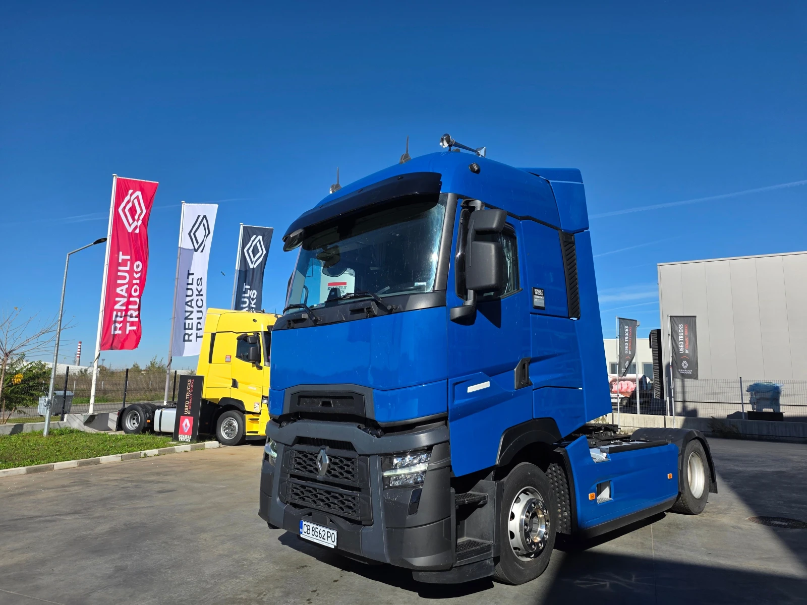 Renault T 1   | Mobile.bg   3