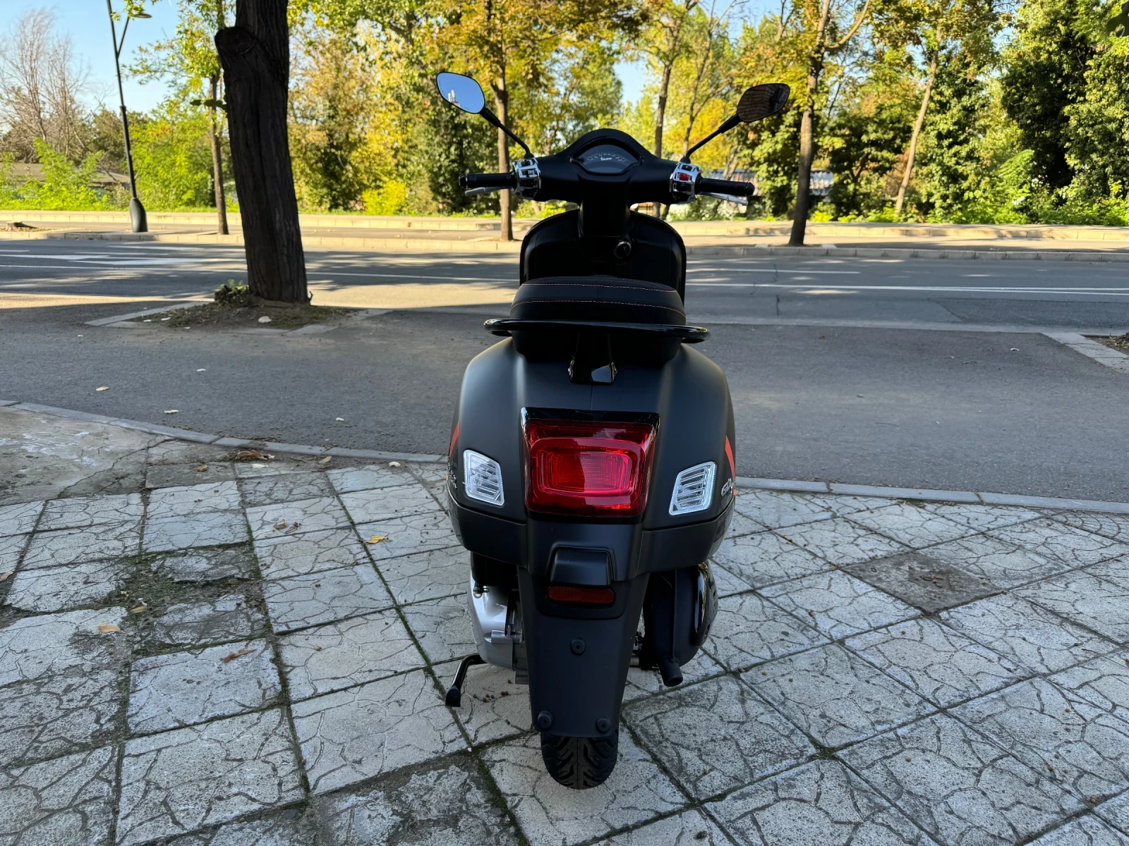 Vespa GTS 300 SuperSport Nero - изображение 4