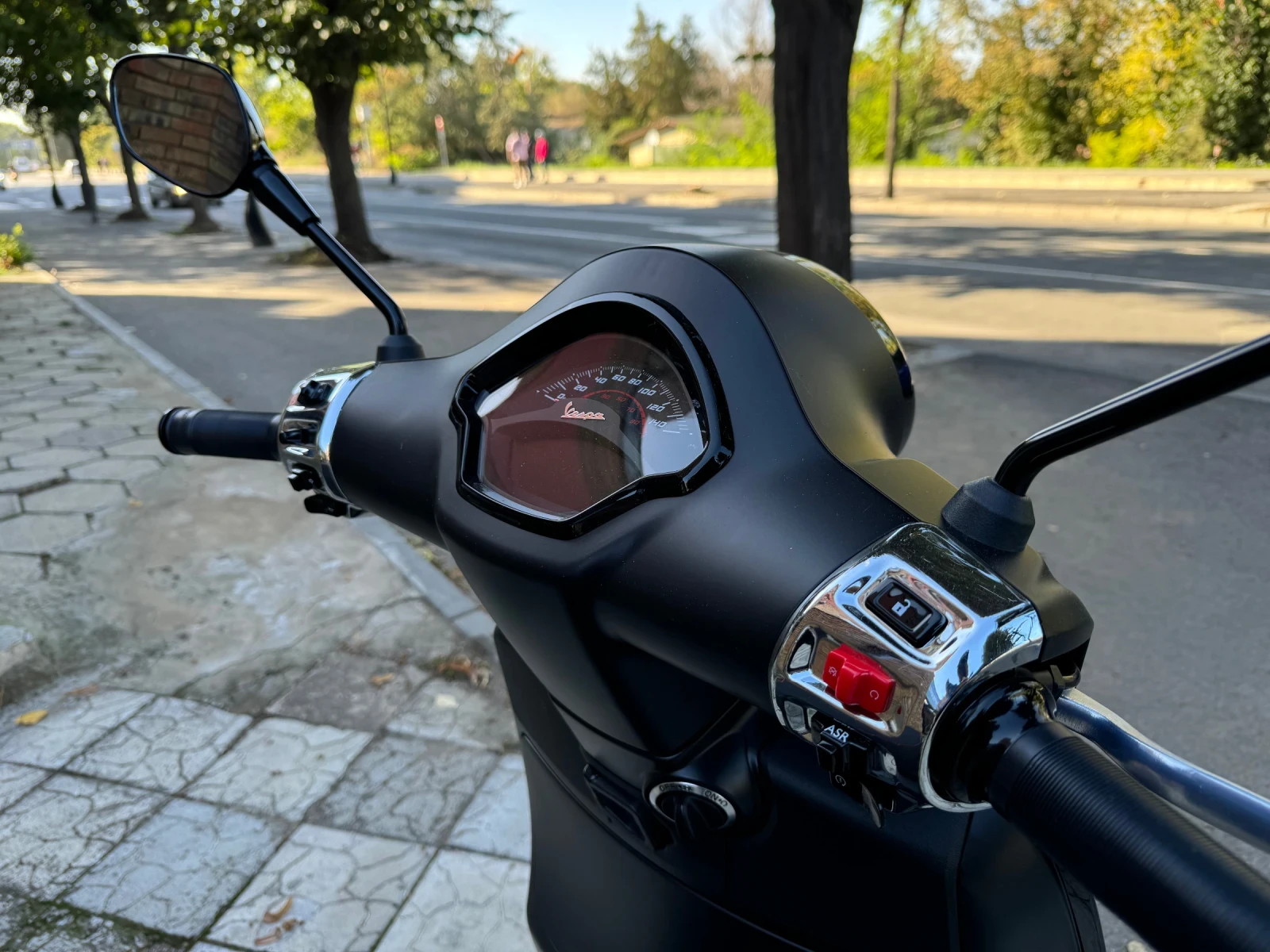 Vespa GTS 300 SuperSport Nero - изображение 9