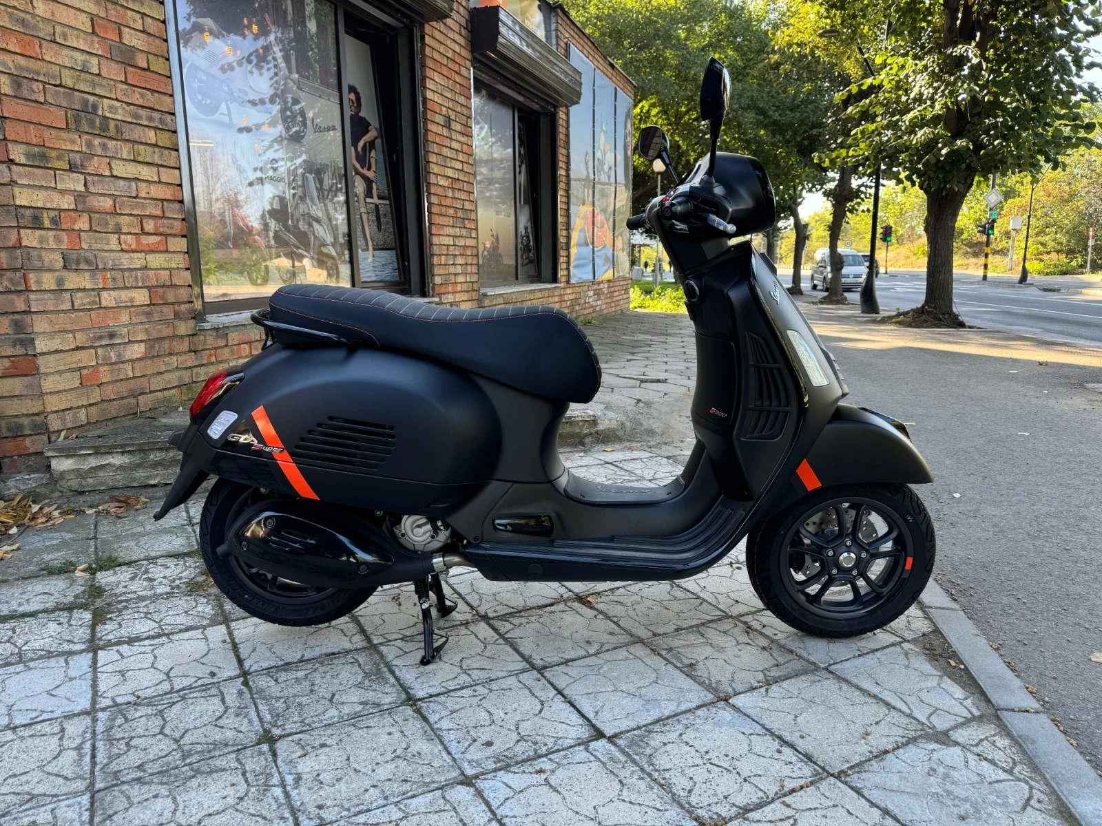 Vespa GTS 300 SuperSport Nero - изображение 2