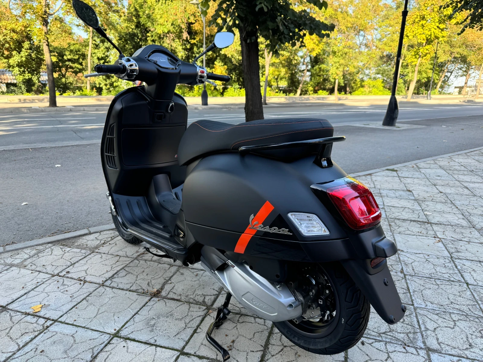 Vespa GTS 300 SuperSport Nero - изображение 5