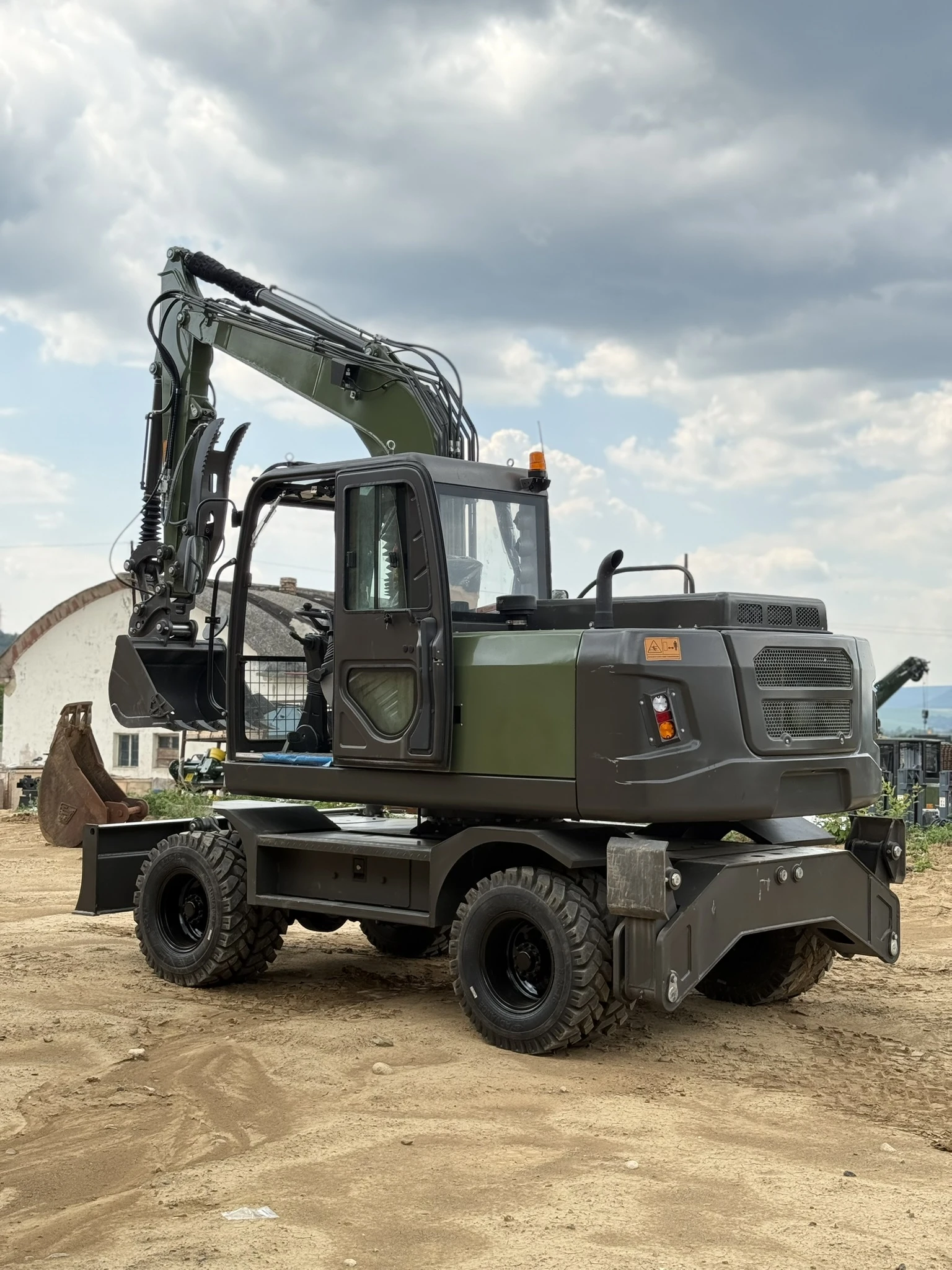 Багер ABG Колесен Багер Muller E7.5W | Нов | Гаранция | Изпл, снимка 6 - Индустриална техника - 55438534