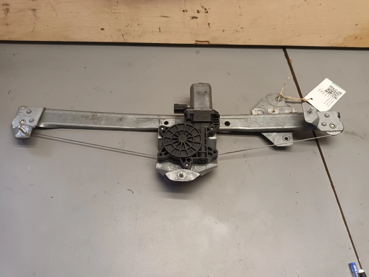 ел.машинка за предно ляво стъкло Дачия Докер 1.5дци я