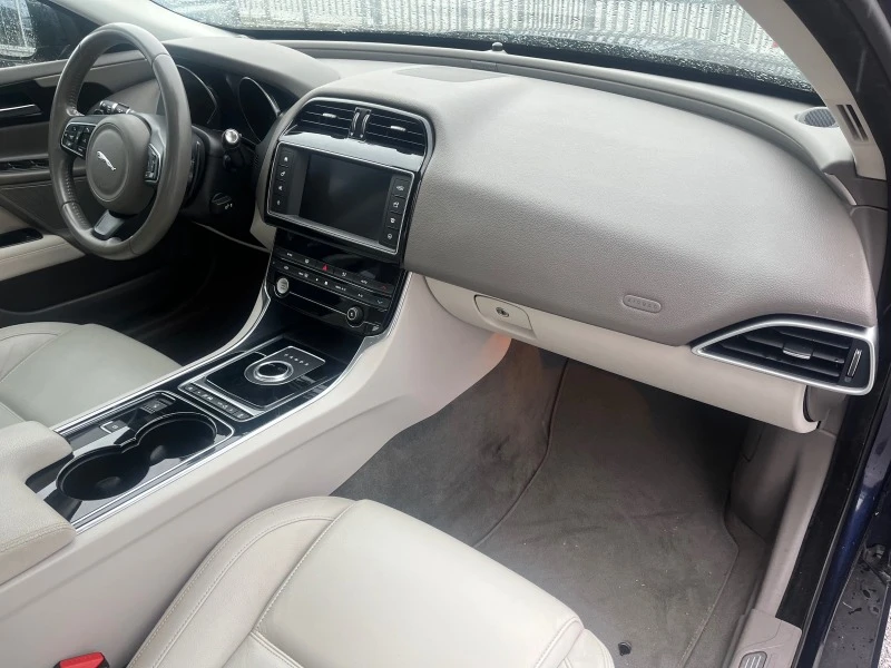 Jaguar XE 4x4/2.0 Diesel, снимка 10 - Автомобили и джипове - 44842010