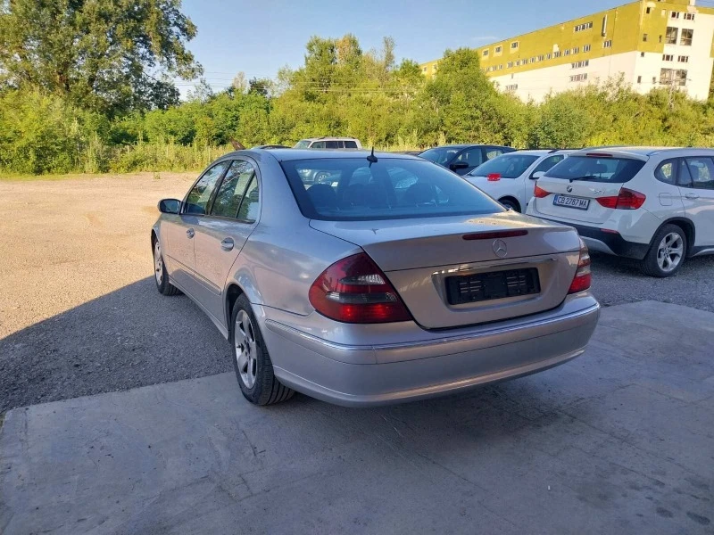 Mercedes-Benz E 220 Avangard, снимка 7 - Автомобили и джипове - 46916292