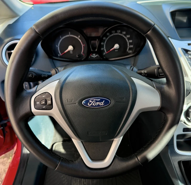 Ford Fiesta 1.6 TDCi/95kc/Серв.история/EURO 5B, снимка 9 - Автомобили и джипове - 49924803