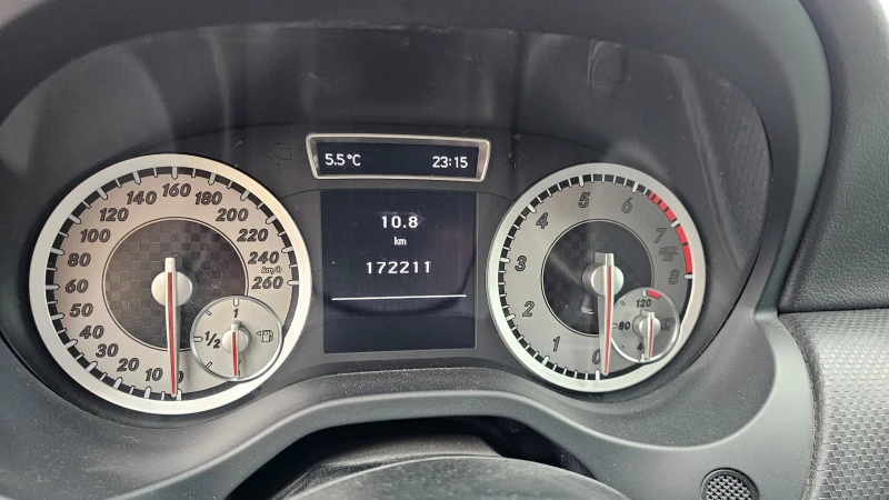Mercedes-Benz A 180 EVRO-6, снимка 12 - Автомобили и джипове - 52899871