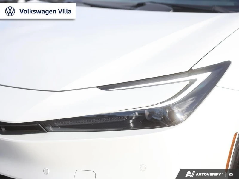 Toyota Prius * 2023 Toyota XLE AWD e / No Accident * CARFAX * Б, снимка 10 - Автомобили и джипове - 52928142