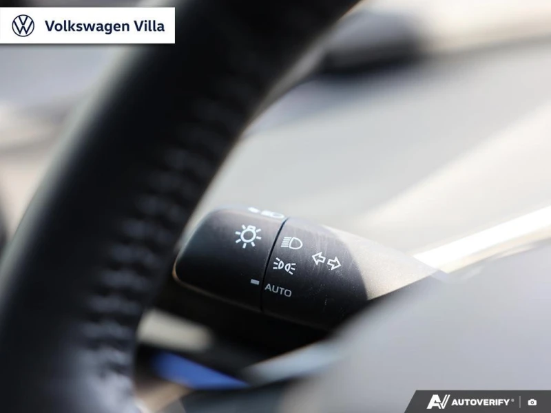 Toyota Prius * 2023 Toyota XLE AWD e / No Accident * CARFAX * Б, снимка 16 - Автомобили и джипове - 52928142