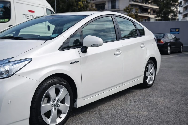 Toyota Prius Hybrid, снимка 2 - Автомобили и джипове - 53315556