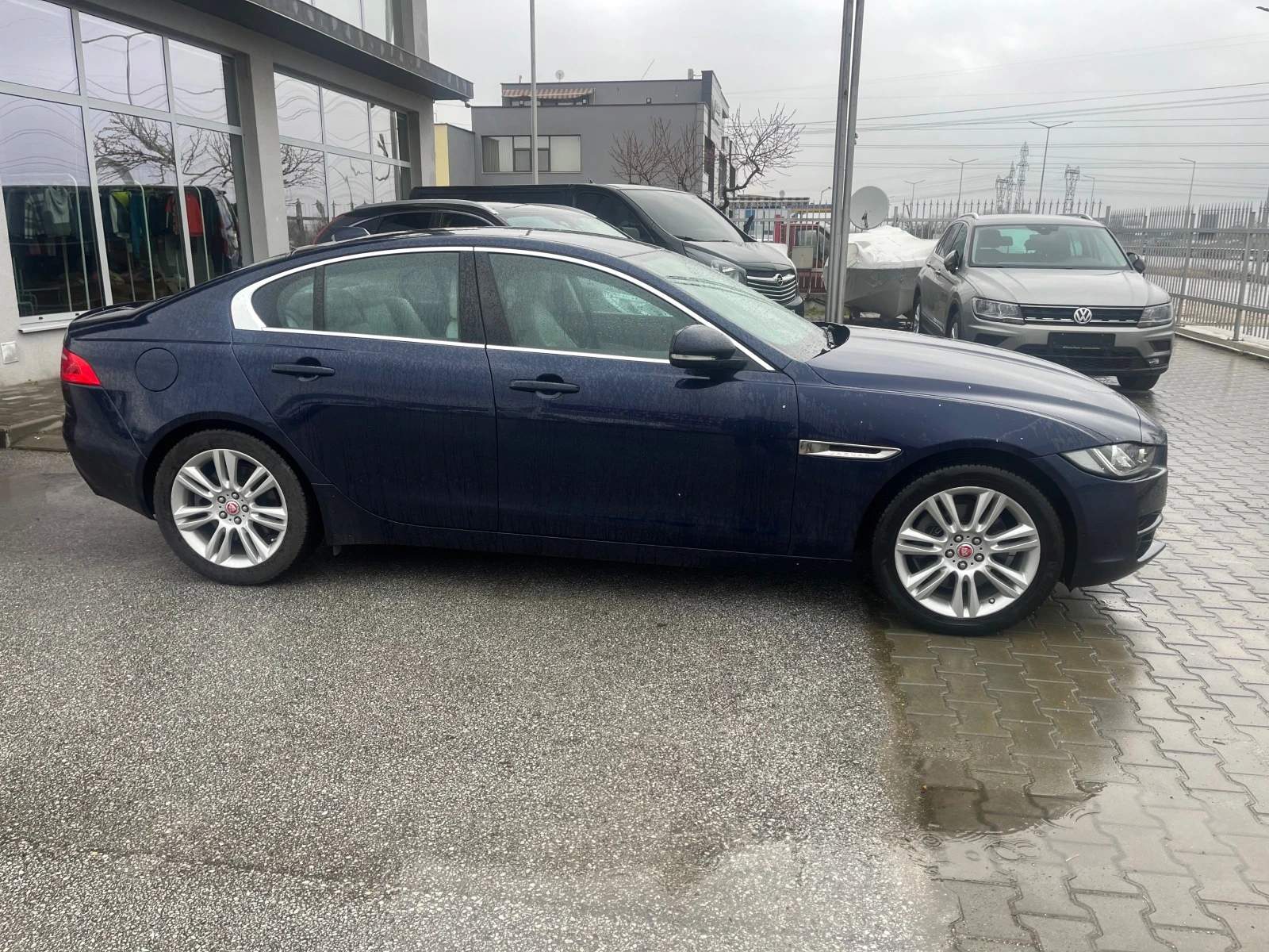 Jaguar XE 4x4/2.0 Diesel - изображение 4