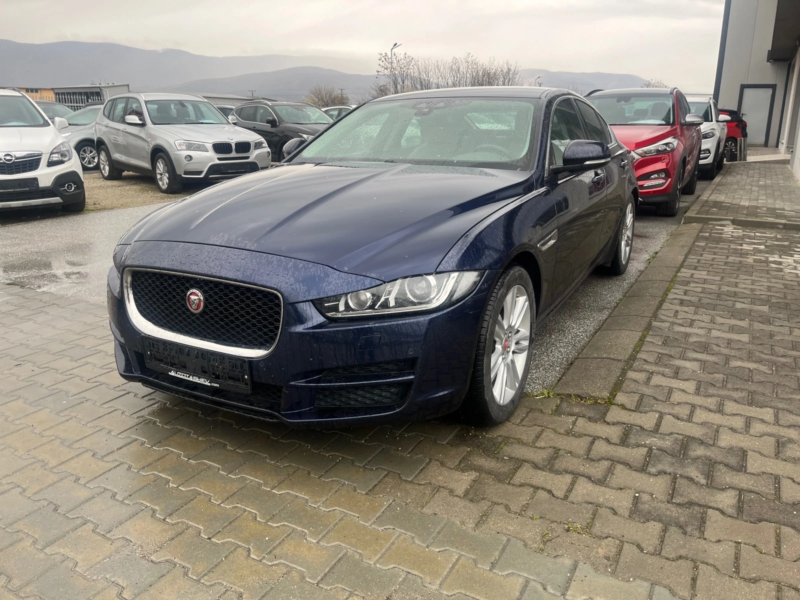 Jaguar XE 4x4/2.0 Diesel - изображение 2