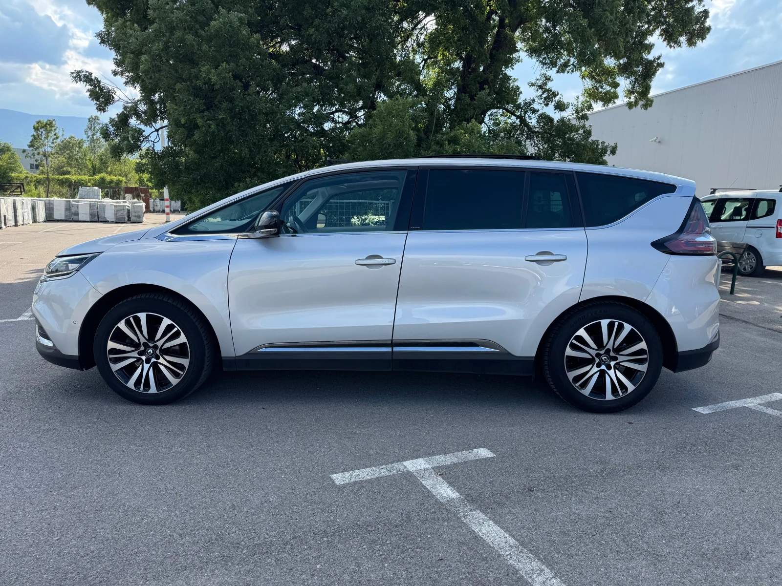 Renault Espace INITIALE-4CONTROL-1.6dCI-160-FULL - изображение 8