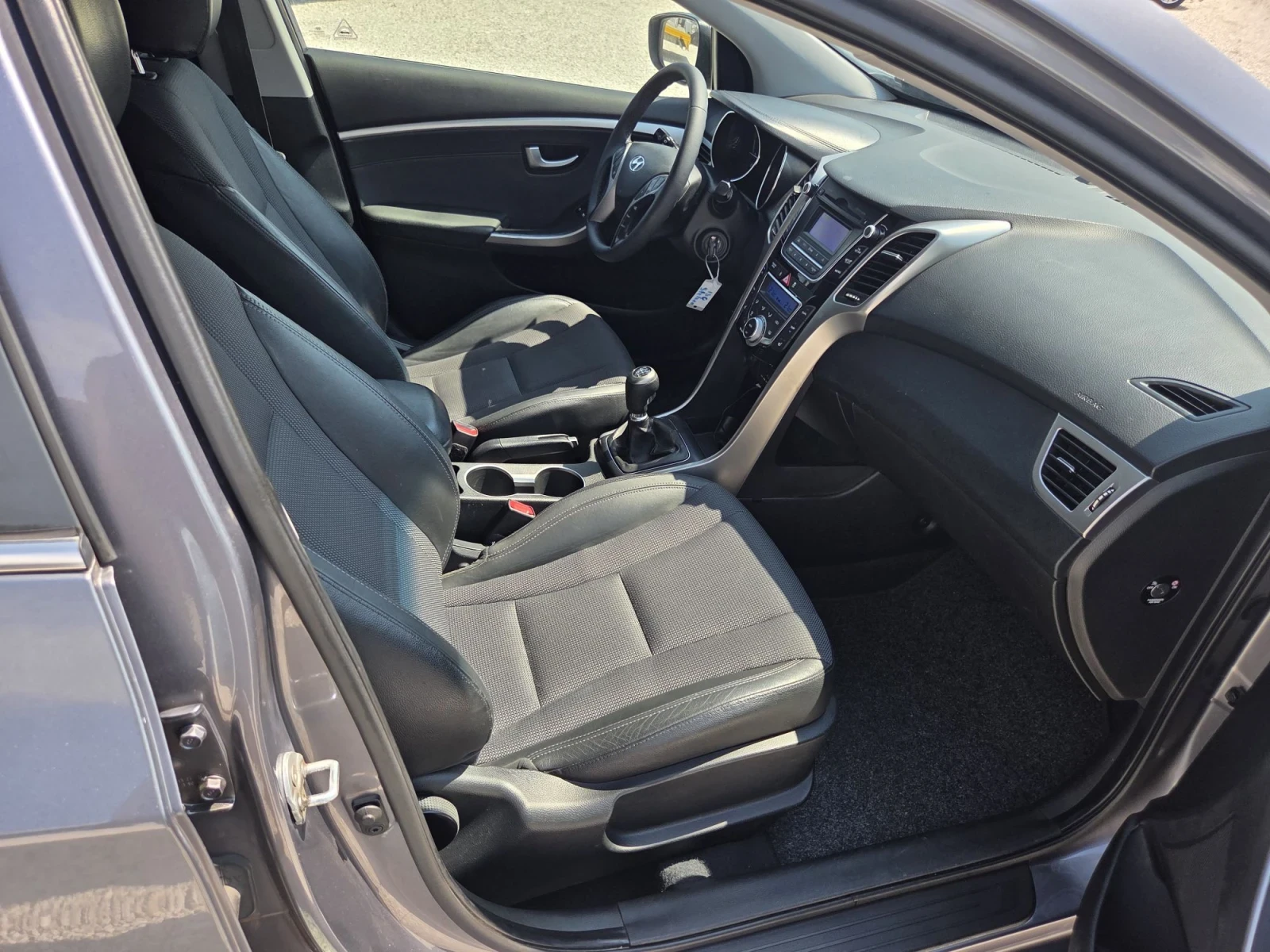 Hyundai I30 1.6, снимка 10 - Автомобили и джипове - 55637712