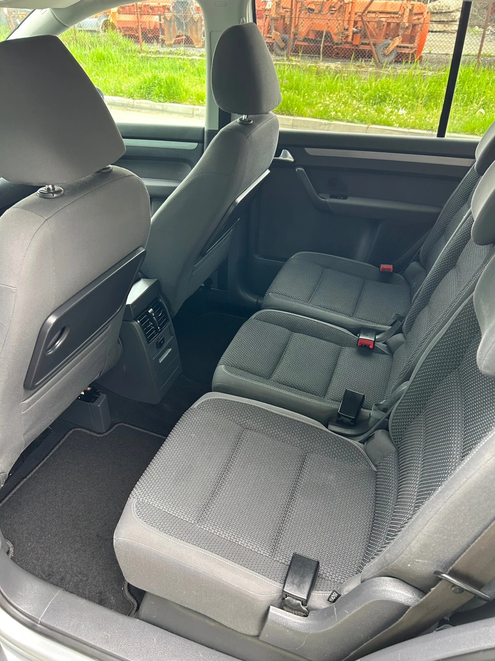 VW Touran 1.6 105, снимка 9 - Автомобили и джипове - 55830555