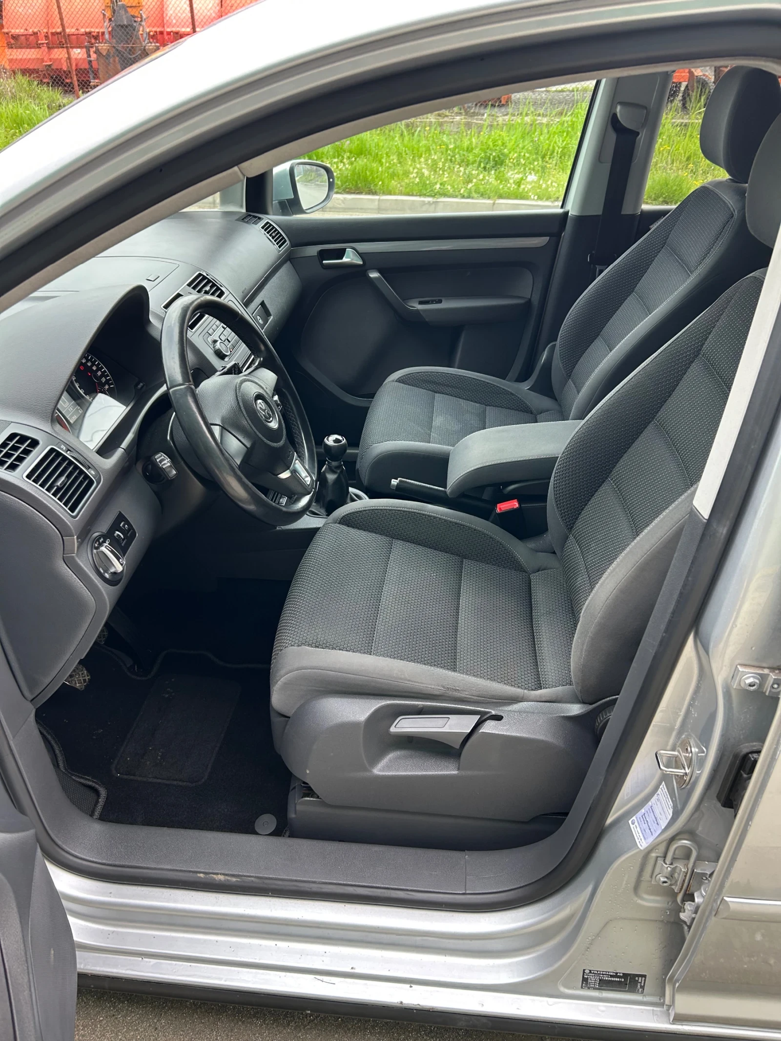 VW Touran 1.6 105, снимка 10 - Автомобили и джипове - 55830555