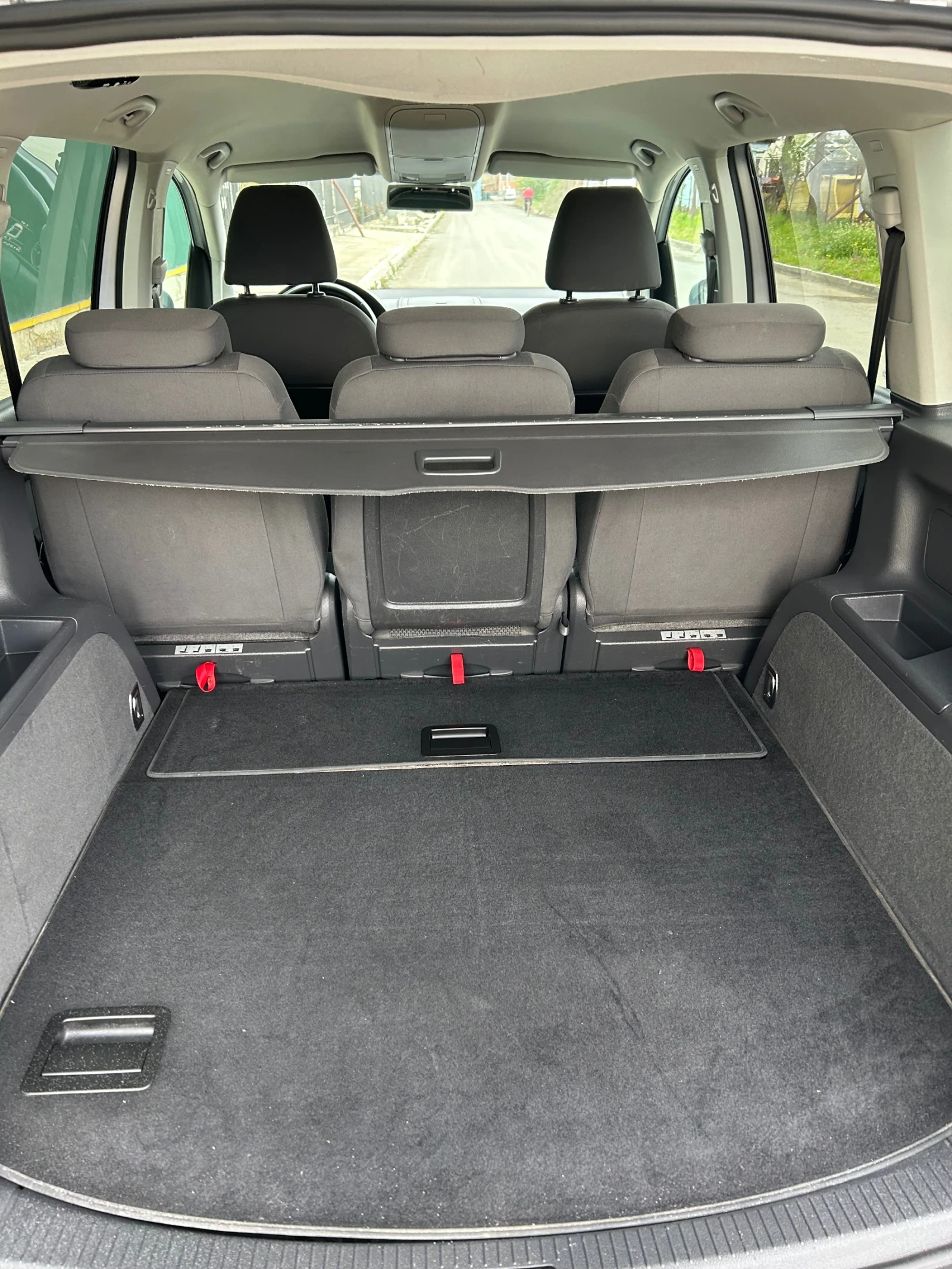 VW Touran 1.6 105, снимка 7 - Автомобили и джипове - 55830555