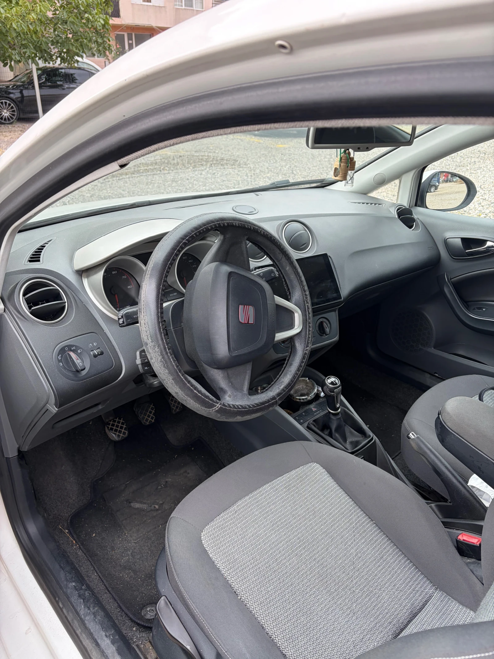 Seat Ibiza, снимка 5 - Автомобили и джипове - 56275191