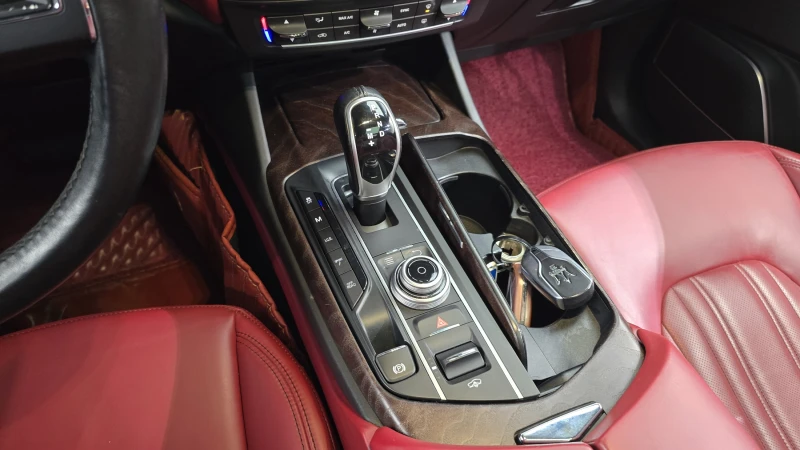 Maserati Levante 3.0 AWD LUXURY, снимка 8 - Автомобили и джипове - 52454784