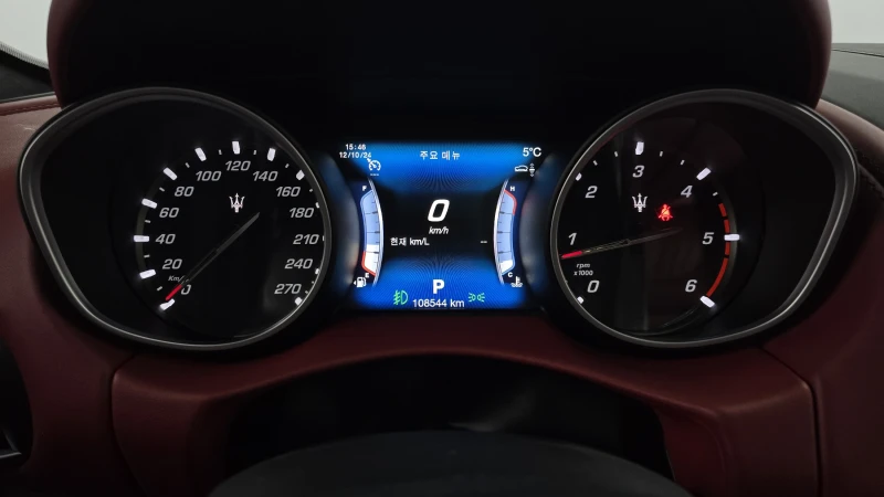 Maserati Levante 3.0 AWD LUXURY, снимка 7 - Автомобили и джипове - 52454784