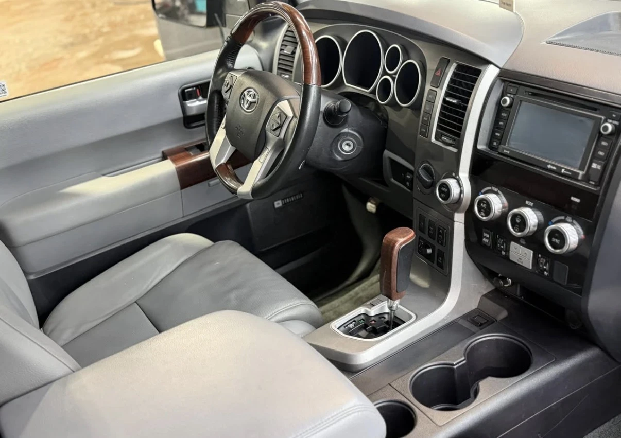 Toyota Sequoia PLATINUM * 4WD * CARFAX * 2016 * 1 СОБСТВЕНИК * , снимка 6 - Автомобили и джипове - 54674053