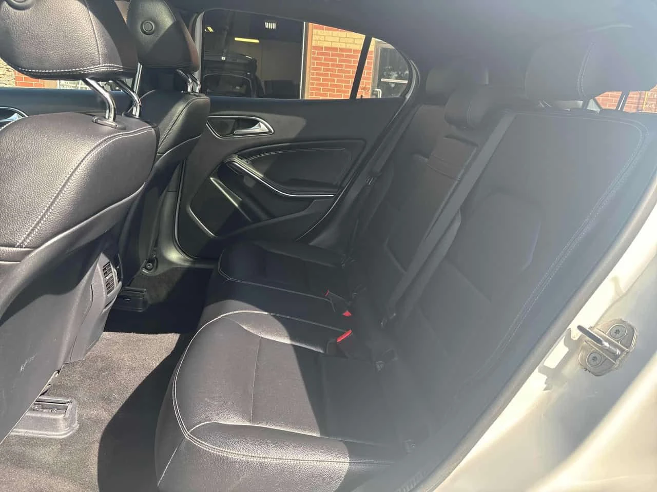 Mercedes-Benz GLA 250 4MATIC/ПАНОРАМА/ПОДГРЕВИ, снимка 16 - Автомобили и джипове - 54809008