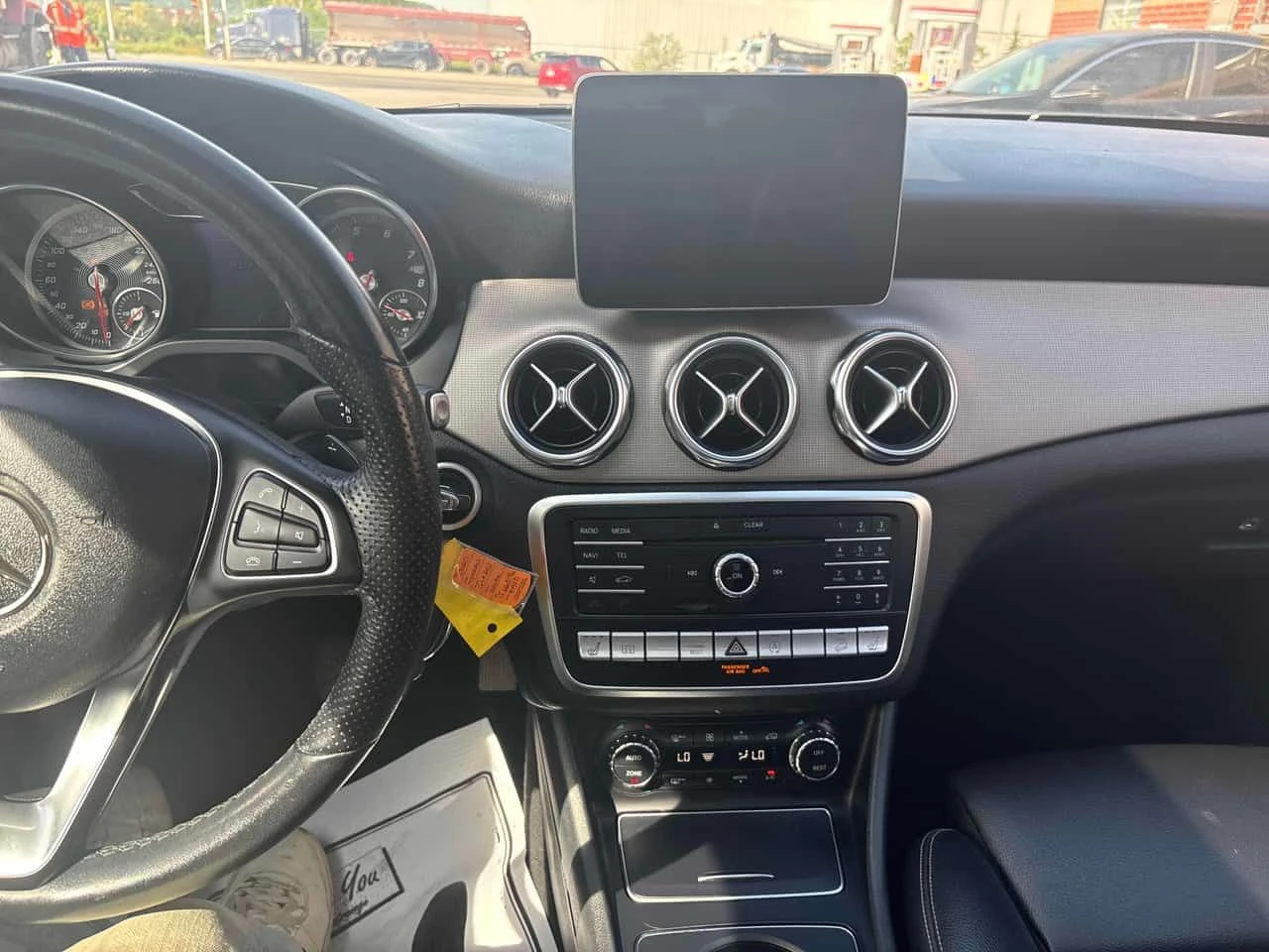 Mercedes-Benz GLA 250 4MATIC/ПАНОРАМА/ПОДГРЕВИ, снимка 9 - Автомобили и джипове - 54809008