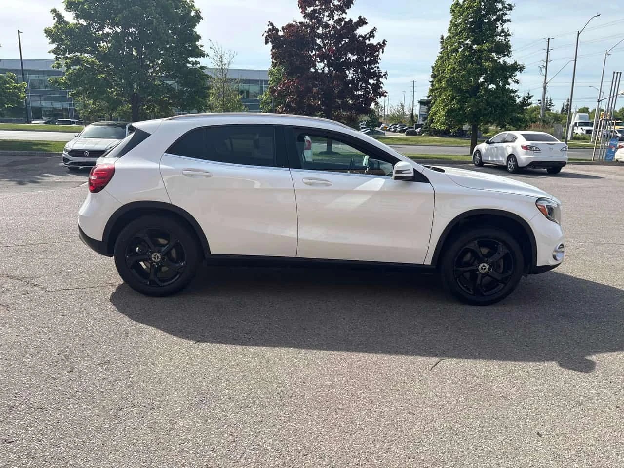 Mercedes-Benz GLA 250 4MATIC/ПАНОРАМА/ПОДГРЕВИ, снимка 4 - Автомобили и джипове - 54809008