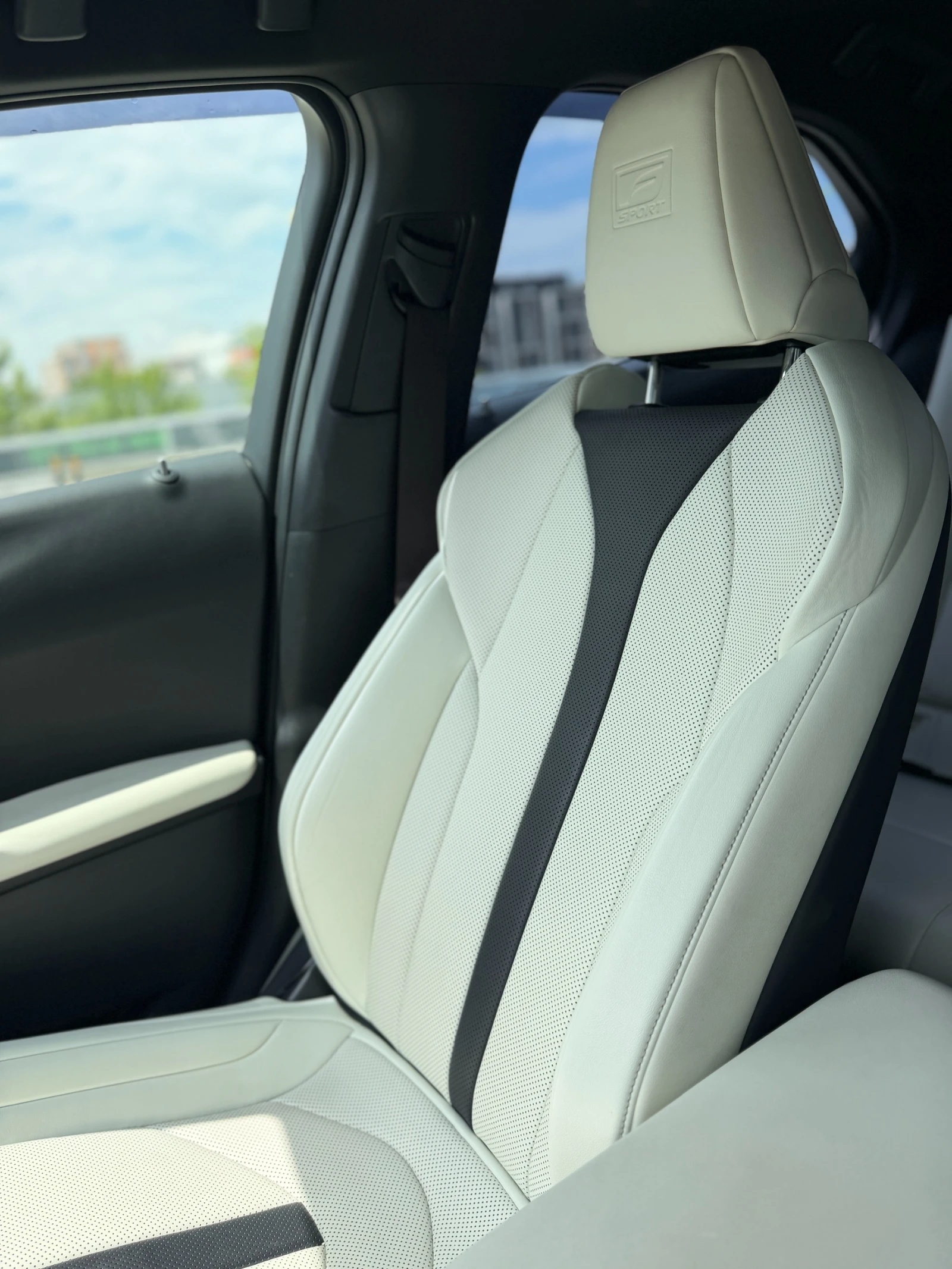 Lexus UX 250h F sport AWD, снимка 9 - Автомобили и джипове - 56192400