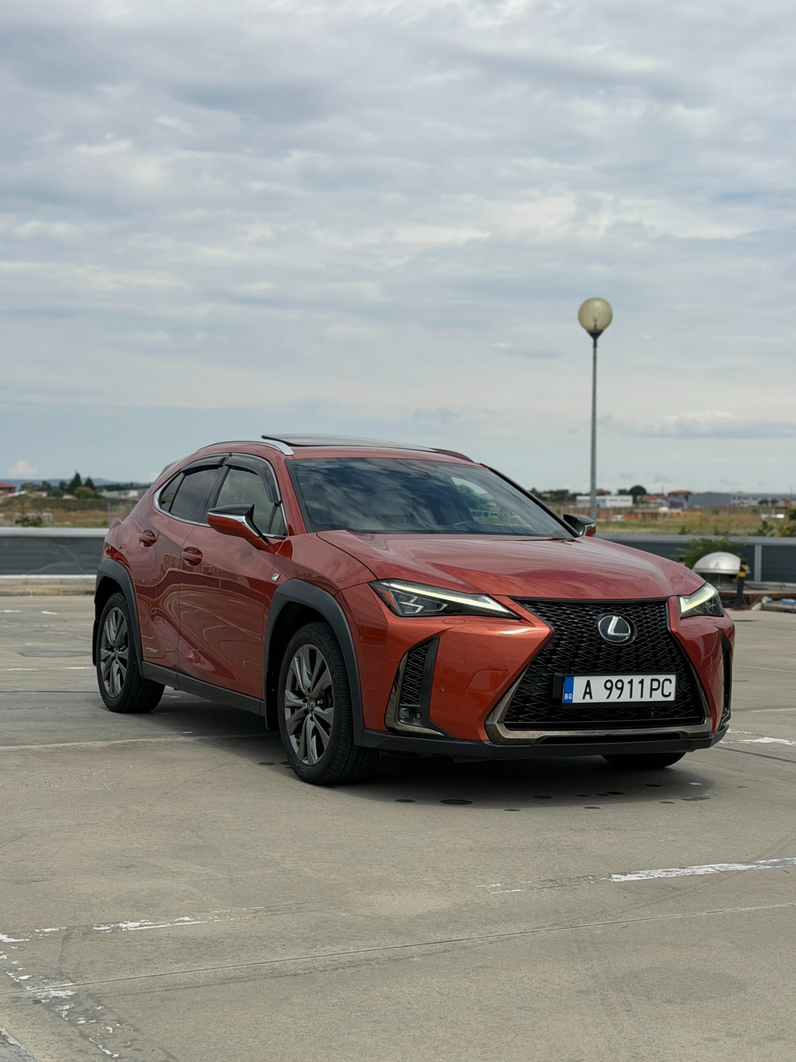 Lexus UX 250h F sport AWD, снимка 3 - Автомобили и джипове - 56192400