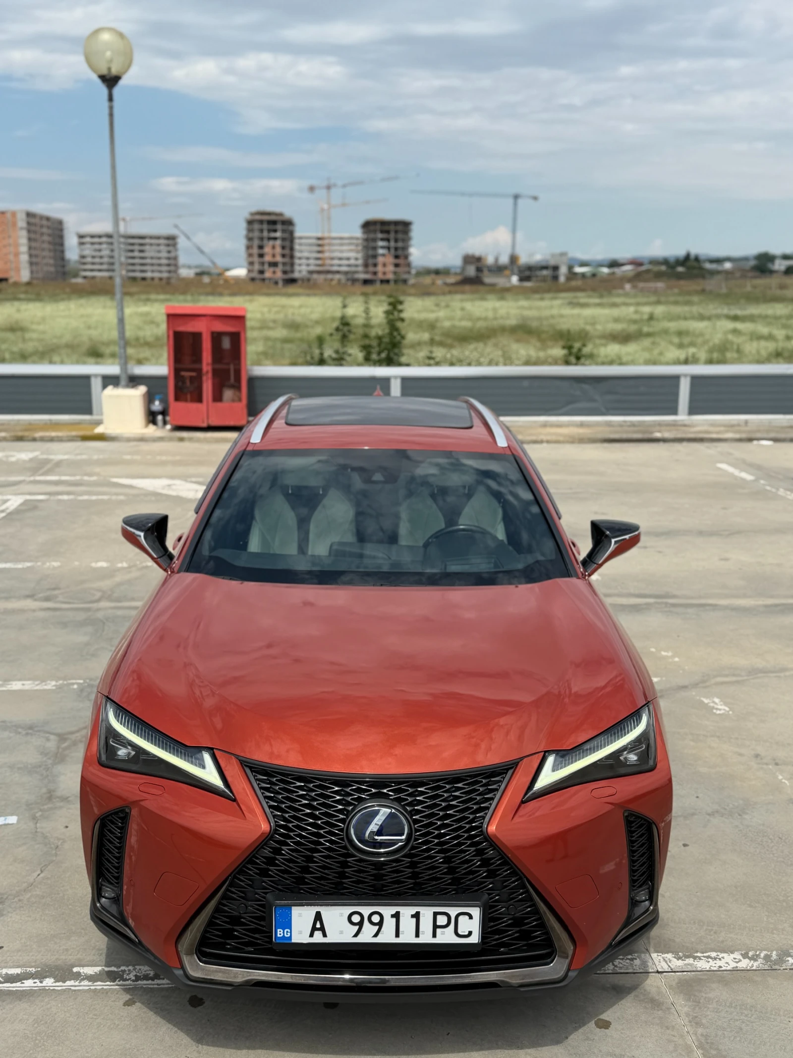 Lexus UX 250h F sport AWD, снимка 4 - Автомобили и джипове - 56192400