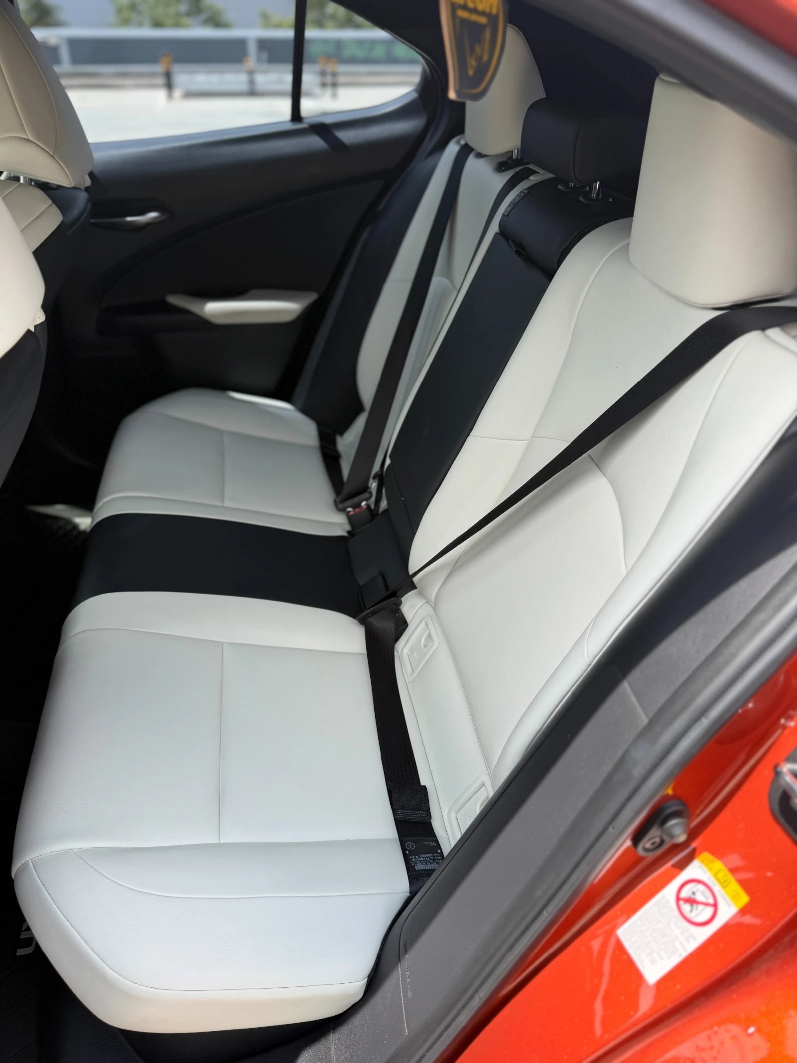 Lexus UX 250h F sport AWD, снимка 10 - Автомобили и джипове - 56192400