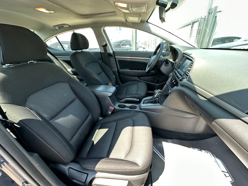 Hyundai Elantra 2.0i*Key-less*Blind-Spot*, снимка 15 - Автомобили и джипове - 45856876