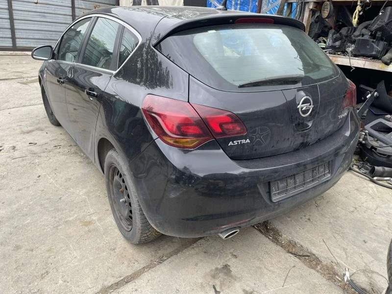 Opel Astra 1.6 turbo , снимка 3 - Автомобили и джипове - 45401756