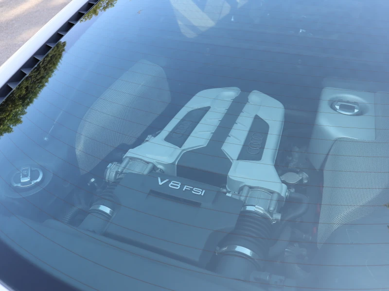 Audi R8 4.2FSI/Bang&Olufsen/FullLed/Quattro , снимка 8 - Автомобили и джипове - 45408325