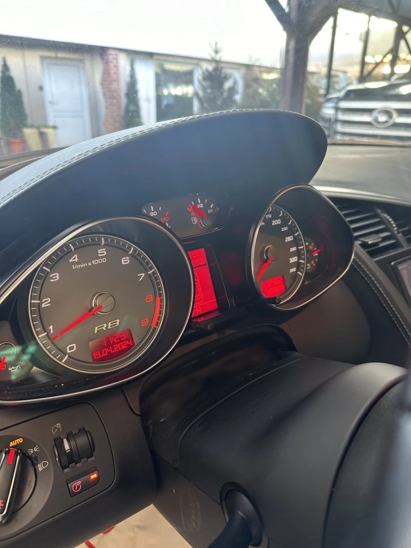 Audi R8 4.2FSI/Bang&Olufsen/FullLed/Quattro , снимка 11 - Автомобили и джипове - 45408325