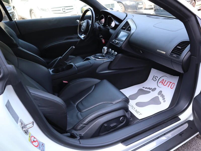 Audi R8 4.2FSI/Bang&Olufsen/FullLed/Quattro , снимка 10 - Автомобили и джипове - 45408325