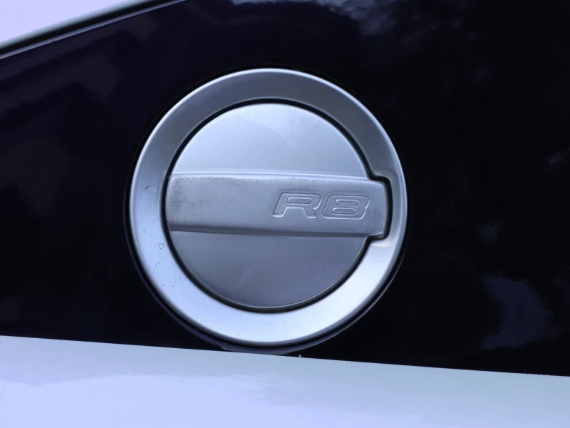 Audi R8 4.2FSI/Bang&Olufsen/FullLed/Quattro , снимка 14 - Автомобили и джипове - 45408325