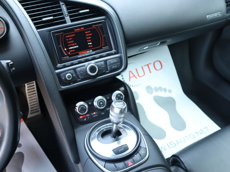 Audi R8 4.2FSI/Bang&Olufsen/FullLed/Quattro , снимка 11 - Автомобили и джипове - 45408325
