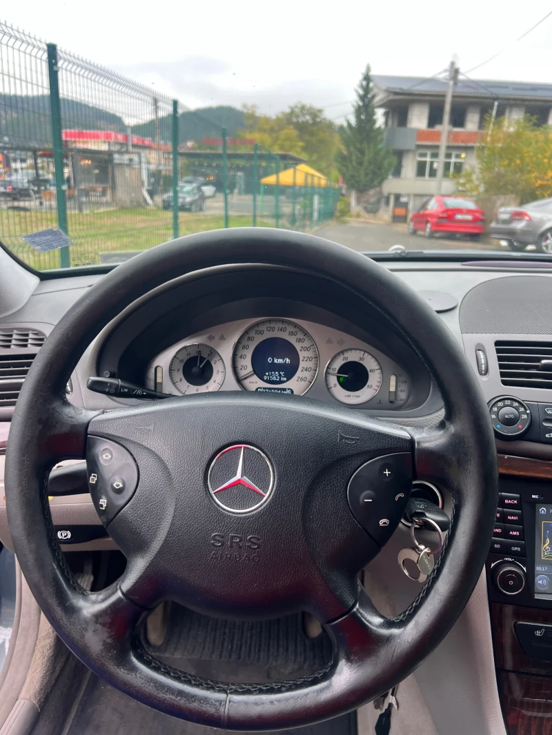 Mercedes-Benz E 220, снимка 8 - Автомобили и джипове - 53047224
