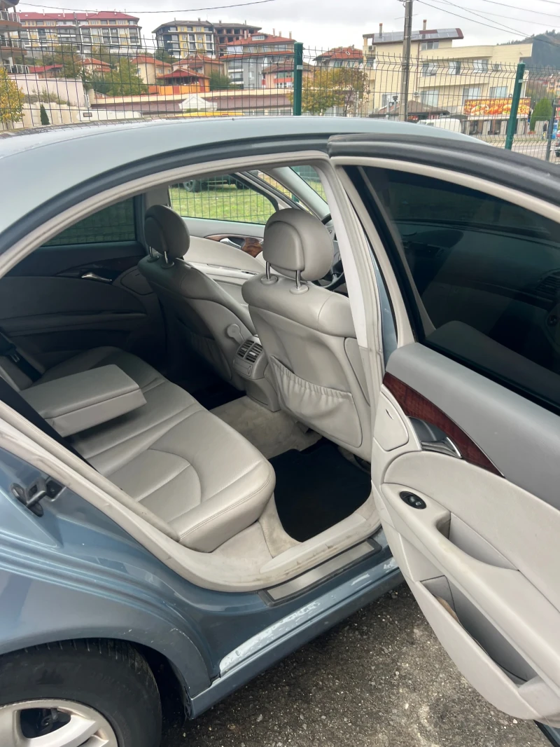 Mercedes-Benz E 220, снимка 11 - Автомобили и джипове - 53047224