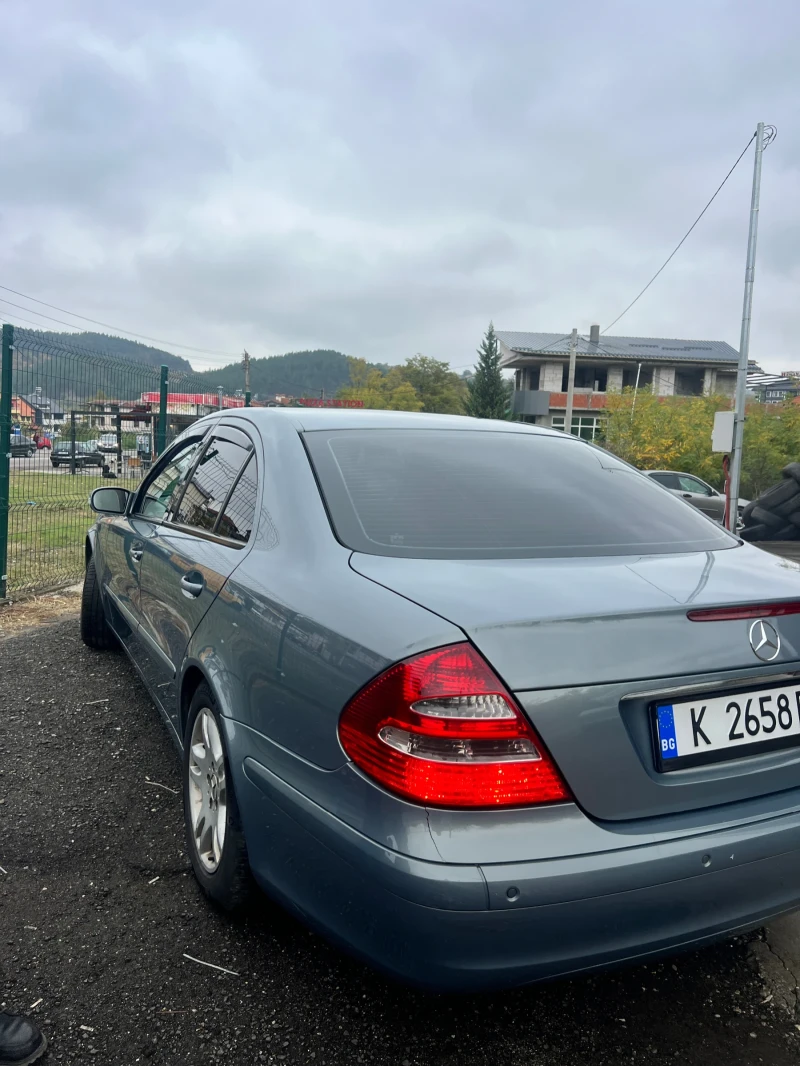 Mercedes-Benz E 220, снимка 5 - Автомобили и джипове - 53047224