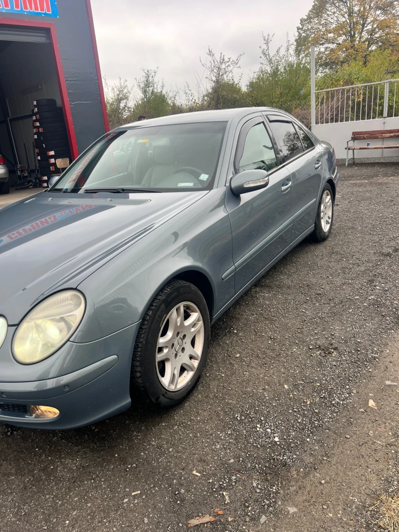 Mercedes-Benz E 220, снимка 4 - Автомобили и джипове - 53047224