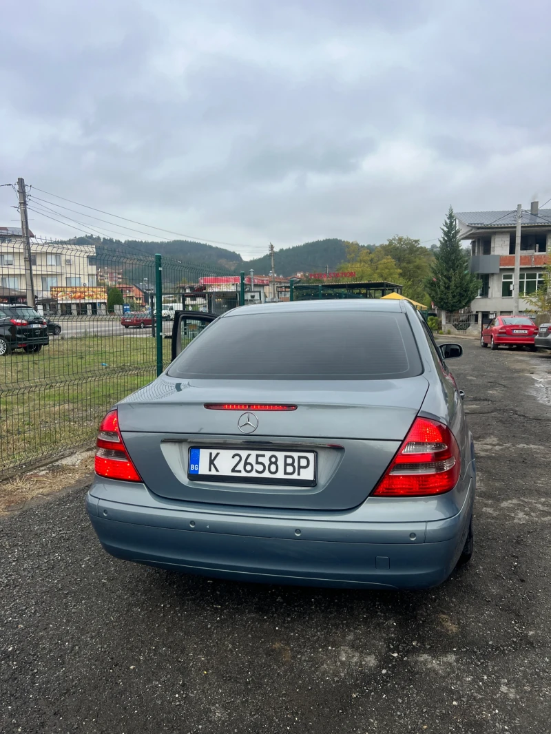 Mercedes-Benz E 220, снимка 3 - Автомобили и джипове - 53047224