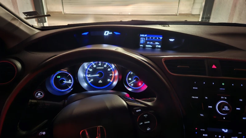 Honda Civic 1.4 i-vtec, снимка 9 - Автомобили и джипове - 52637478