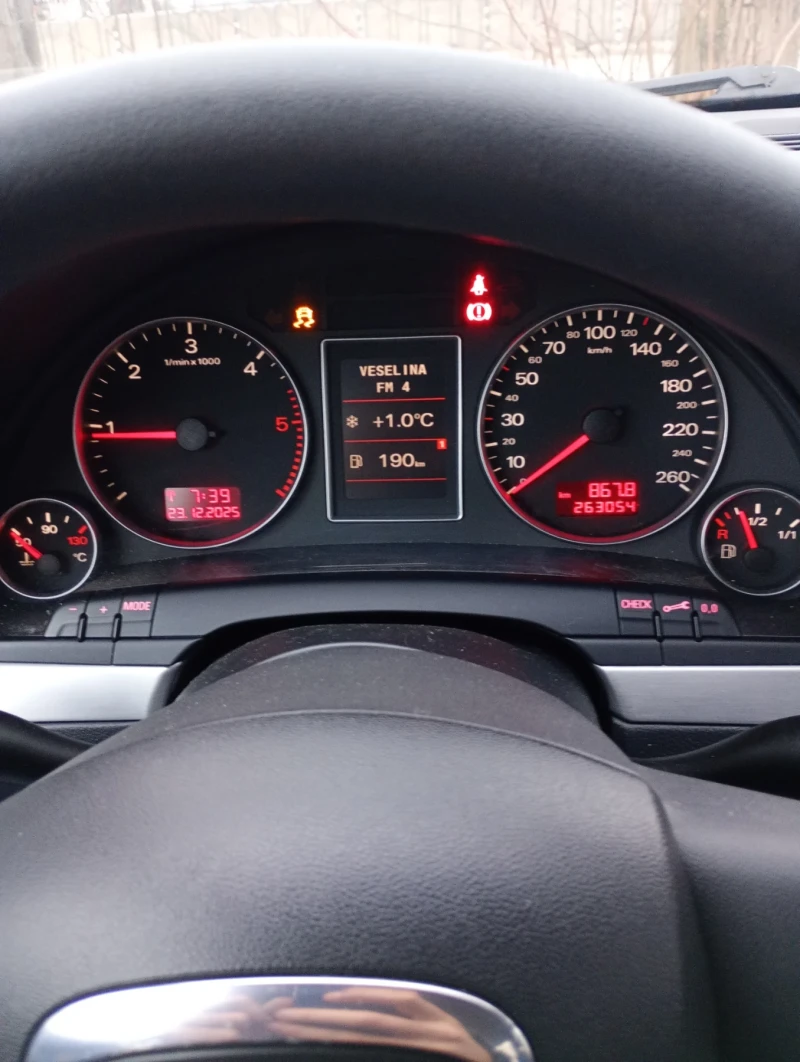 Audi A4, снимка 6 - Автомобили и джипове - 52881545