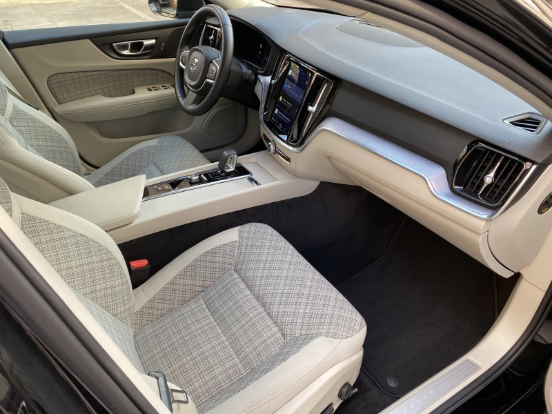 Volvo S60 2.0 B3 P CORE AUTO, снимка 11 - Автомобили и джипове - 52892751