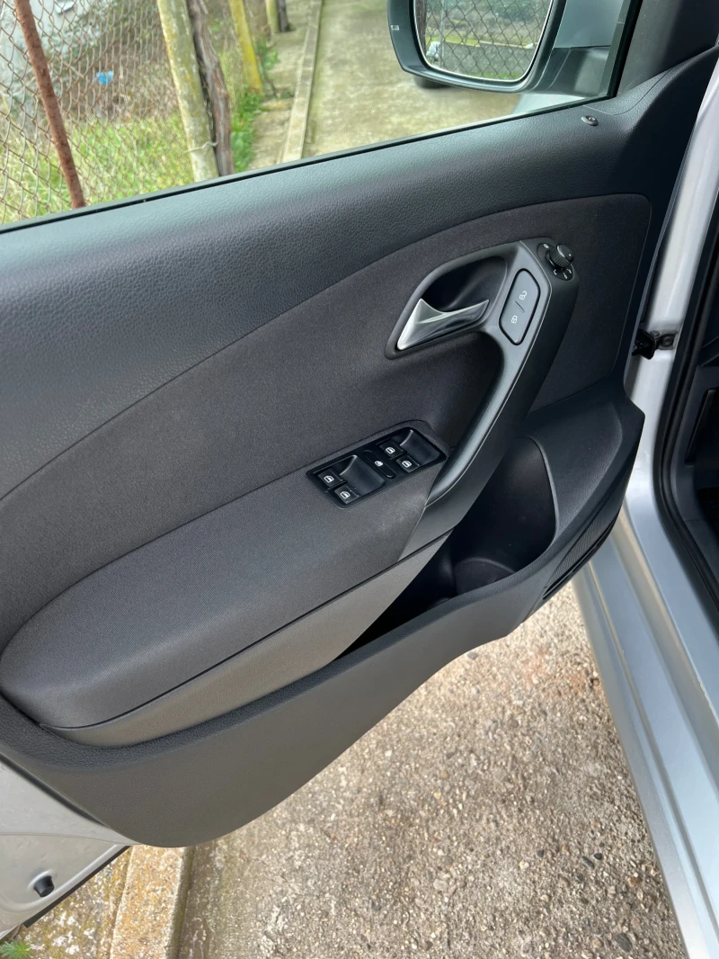 VW Polo, снимка 15 - Автомобили и джипове - 52998371