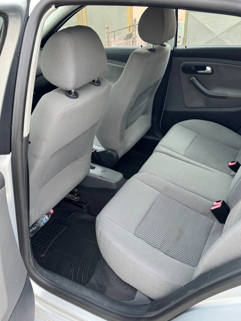 Seat Ibiza 1.4i 75к.с., снимка 5 - Автомобили и джипове - 53124400