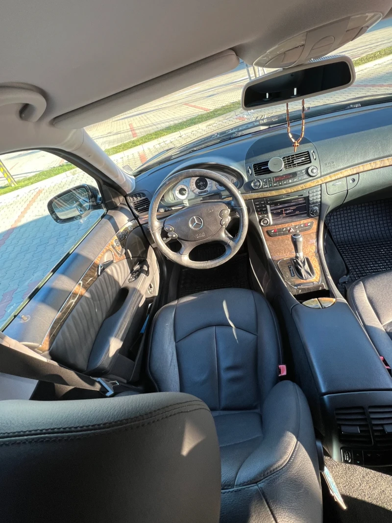 Mercedes-Benz E 280 4 matic, снимка 10 - Автомобили и джипове - 53203510